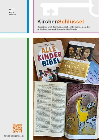 mehrere Bücher liegen auf einem Tisch 